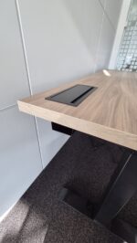 juodas 29x11 laidu lovelis pakeliamas stalas